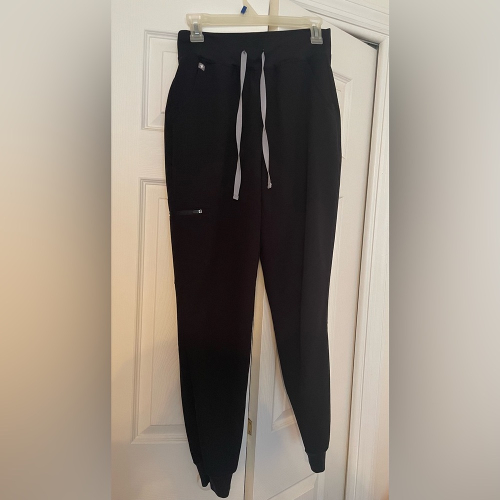 FIGS- black Zamora high waisted scrub pant